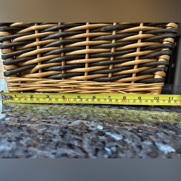 ✨HOST PICK✨ Vintage Stylish Cool Wicker Picnic Basket Dish Set - Never Used 🧺✨ - Picture 13 of 14